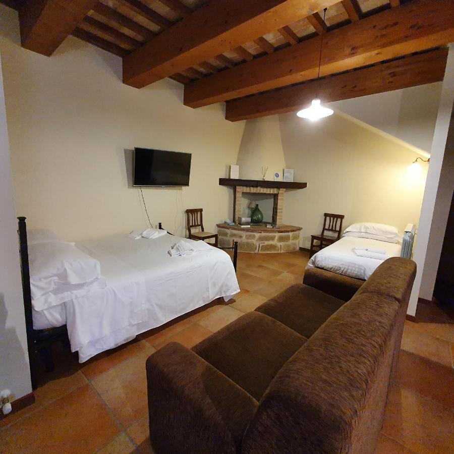 Pietra Maula Agriturismo Castelraimondo Εξωτερικό φωτογραφία
