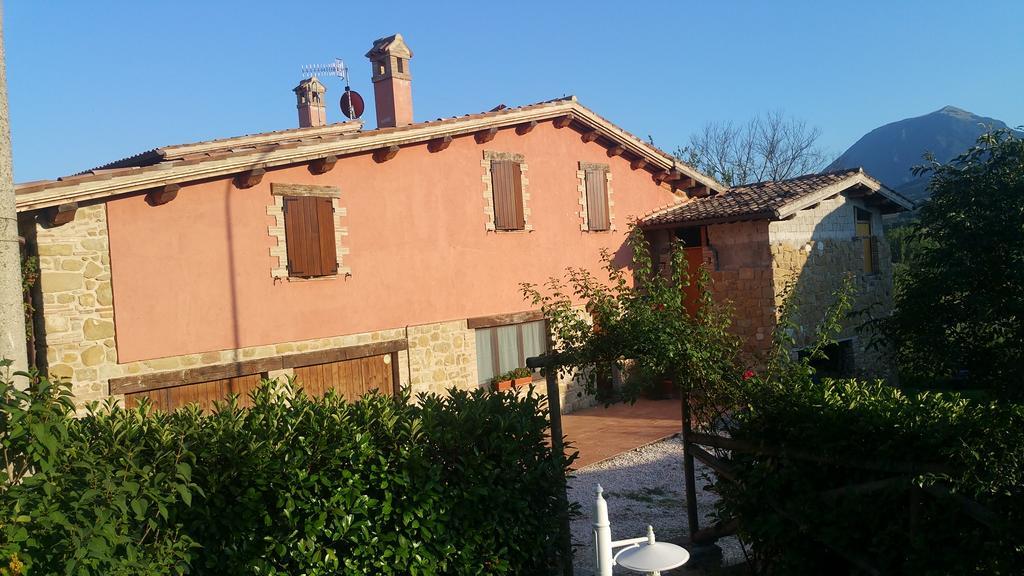 Pietra Maula Agriturismo Castelraimondo Εξωτερικό φωτογραφία